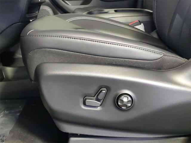 new 2025 Chrysler Pacifica car, priced at $39,327