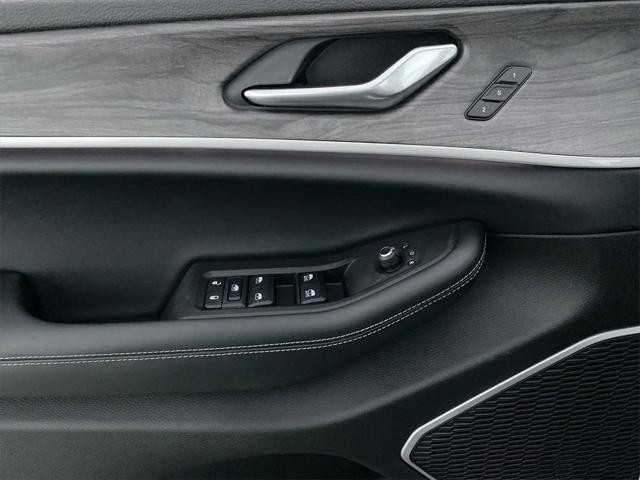 new 2025 Jeep Grand Cherokee car, priced at $42,355