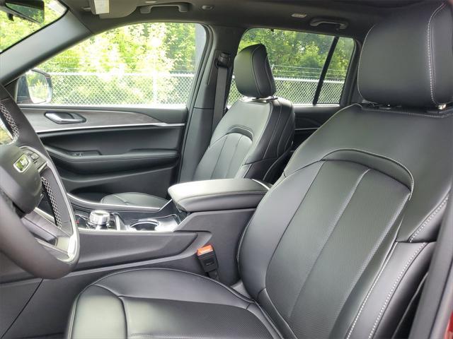 new 2025 Jeep Grand Cherokee car, priced at $46,857
