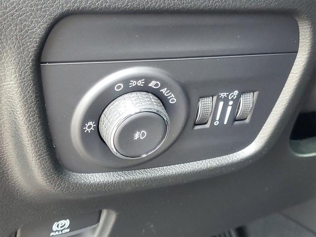 new 2025 Jeep Grand Cherokee car, priced at $46,857
