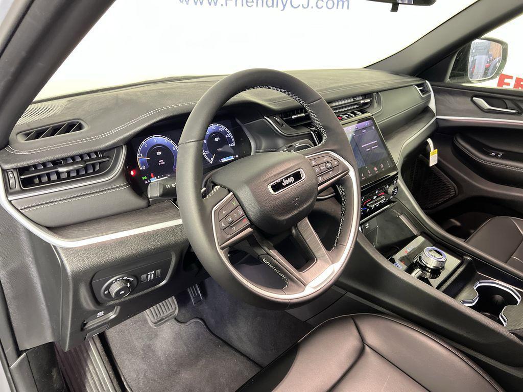 new 2025 Jeep Grand Cherokee car, priced at $38,974