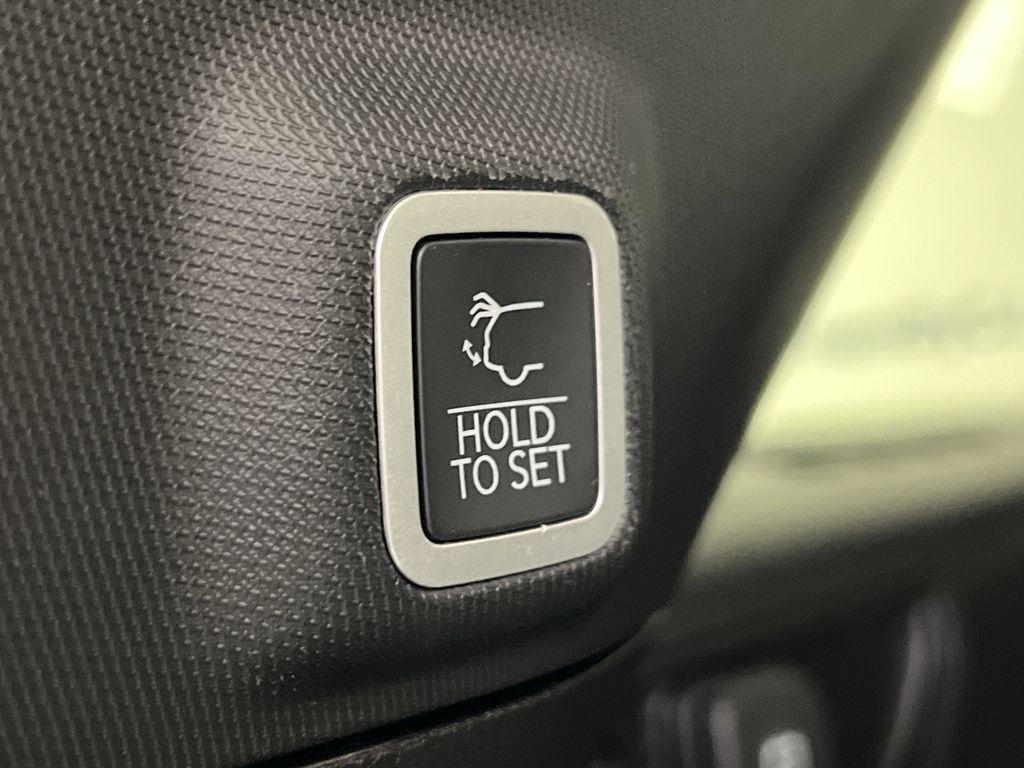 new 2025 Jeep Grand Cherokee car, priced at $38,974