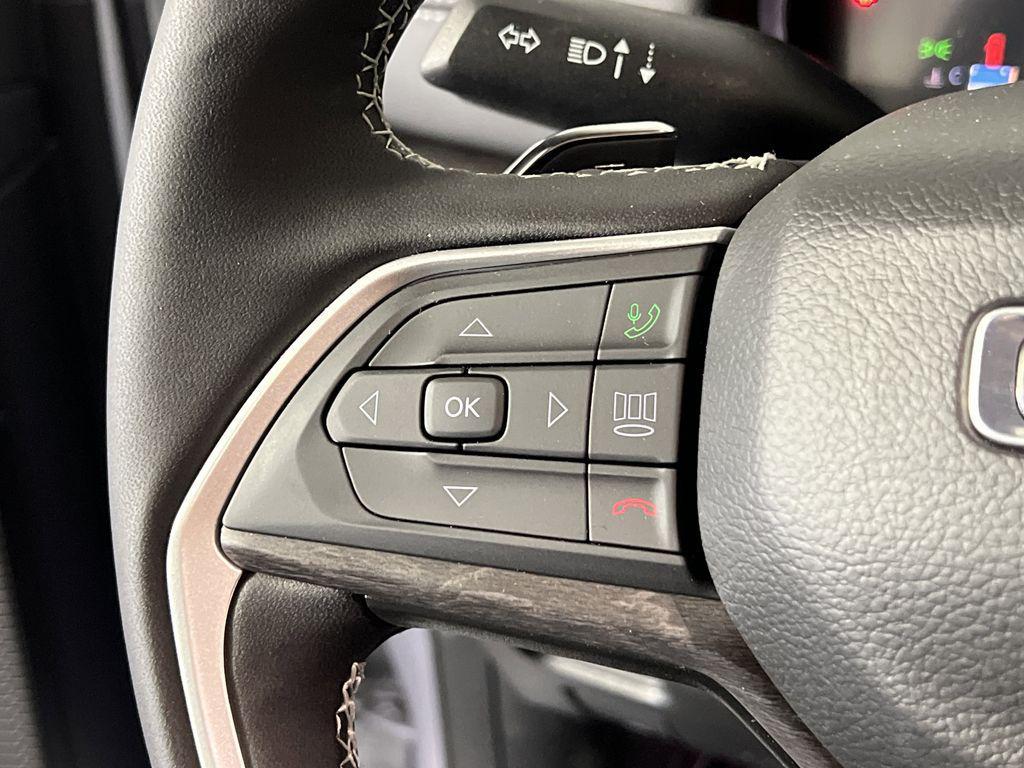 new 2025 Jeep Grand Cherokee car, priced at $38,974