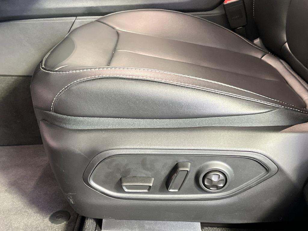 new 2025 Jeep Grand Cherokee car, priced at $38,974