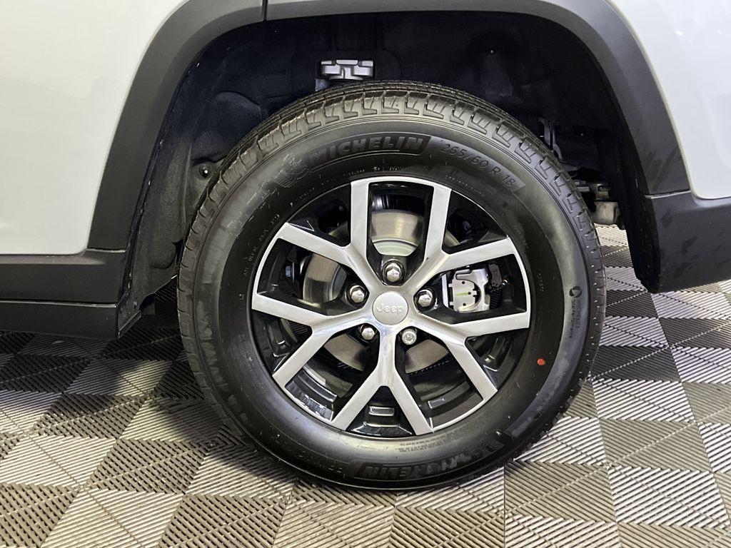 new 2025 Jeep Grand Cherokee car, priced at $38,974