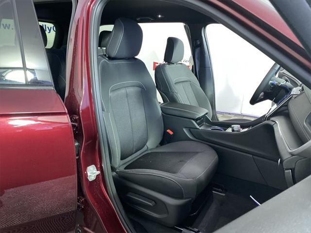 new 2025 Jeep Grand Cherokee car, priced at $38,175