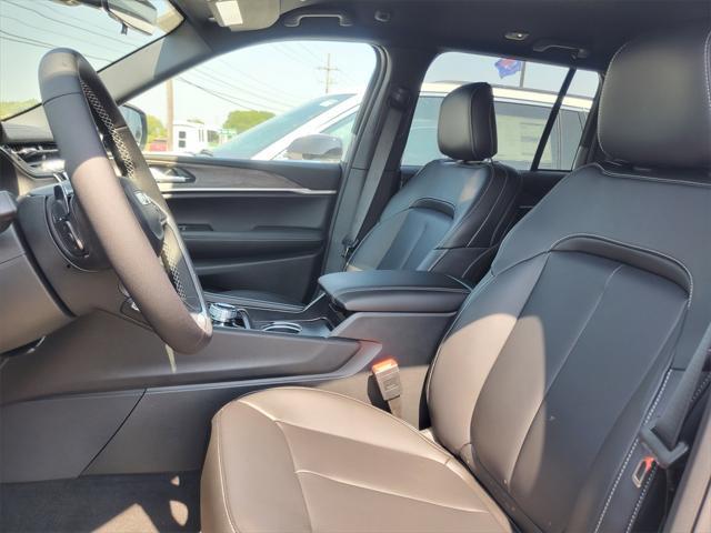 new 2025 Jeep Grand Cherokee car, priced at $42,415