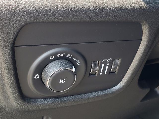 new 2025 Jeep Grand Cherokee car, priced at $42,415