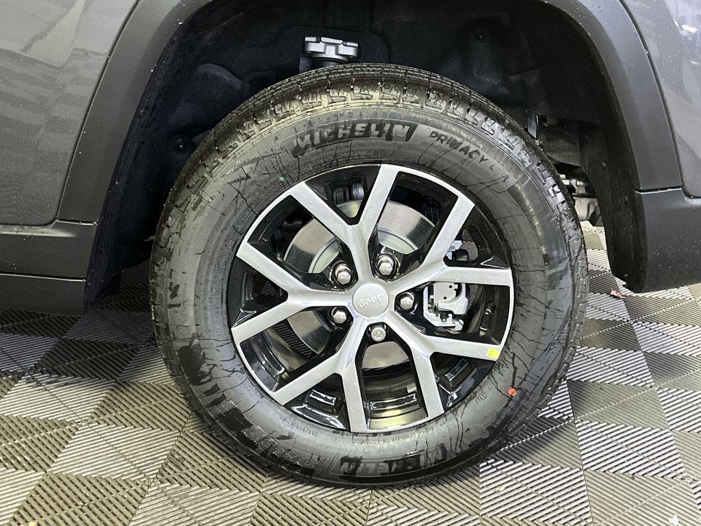 new 2025 Jeep Grand Cherokee car, priced at $40,974