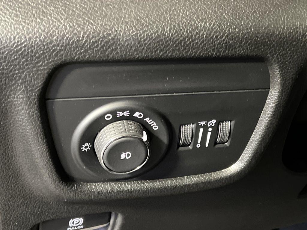 new 2025 Jeep Grand Cherokee car, priced at $40,974