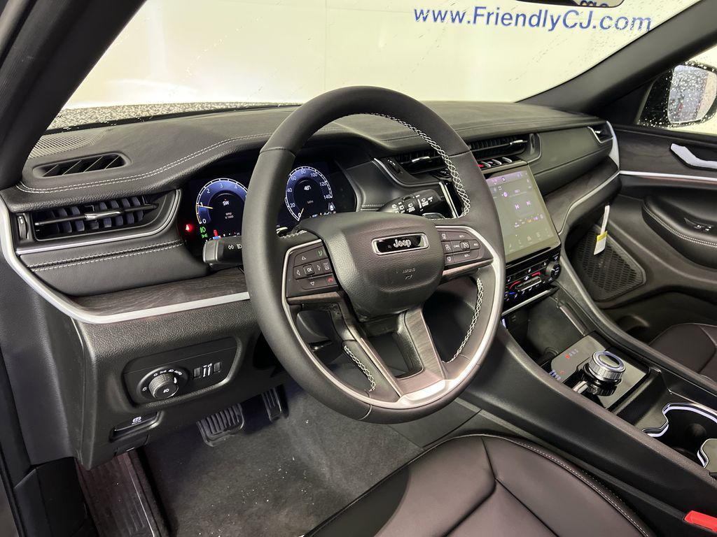 new 2025 Jeep Grand Cherokee car, priced at $40,974