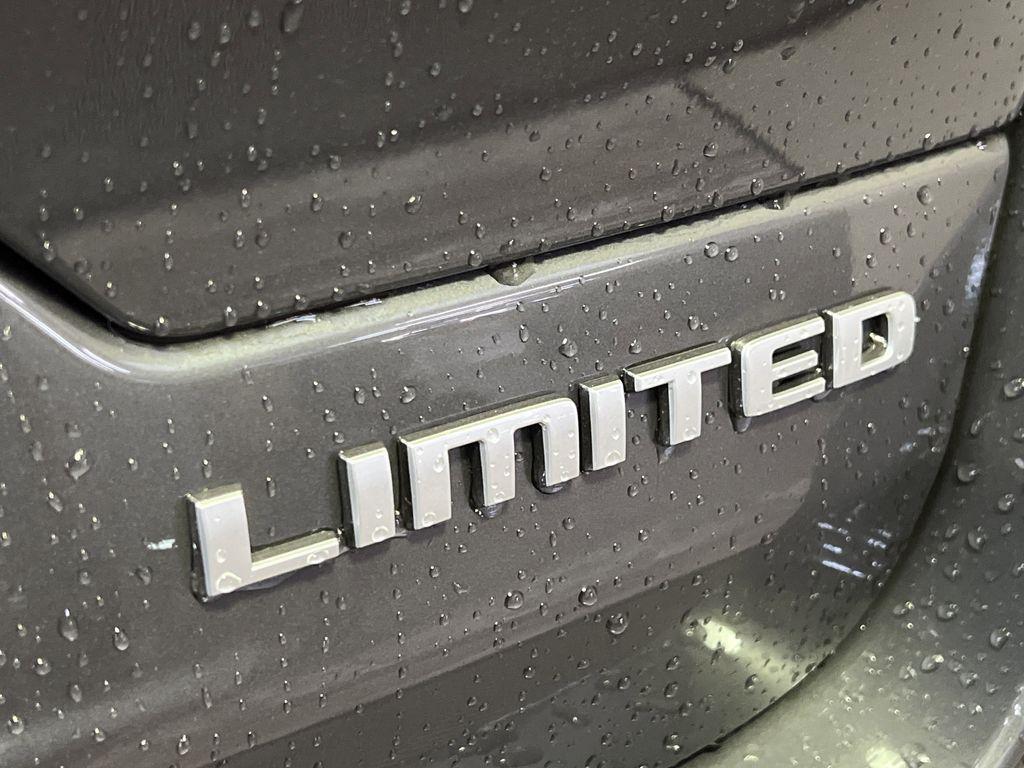 new 2025 Jeep Grand Cherokee car, priced at $40,974