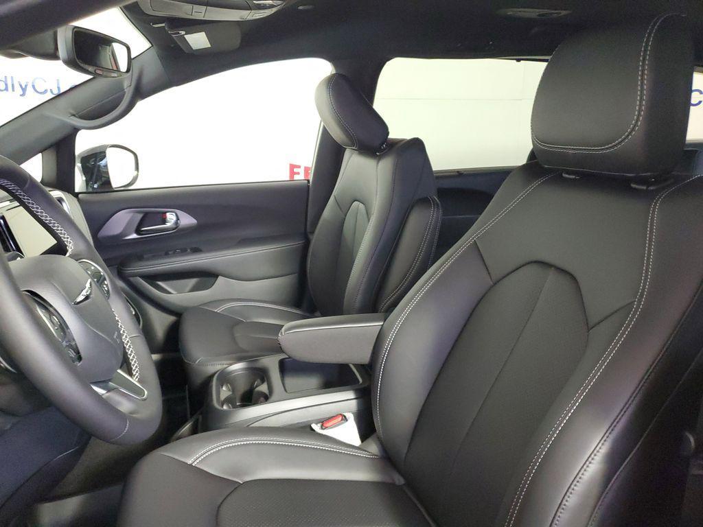 new 2025 Chrysler Pacifica car, priced at $41,416