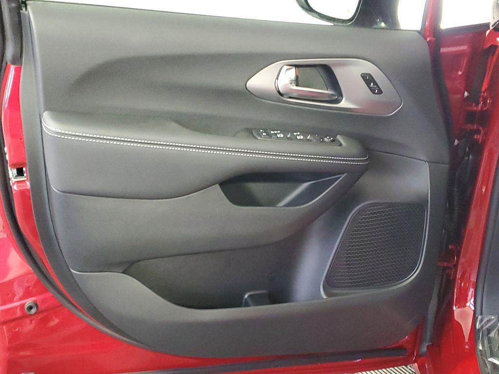 new 2025 Chrysler Pacifica car, priced at $41,416