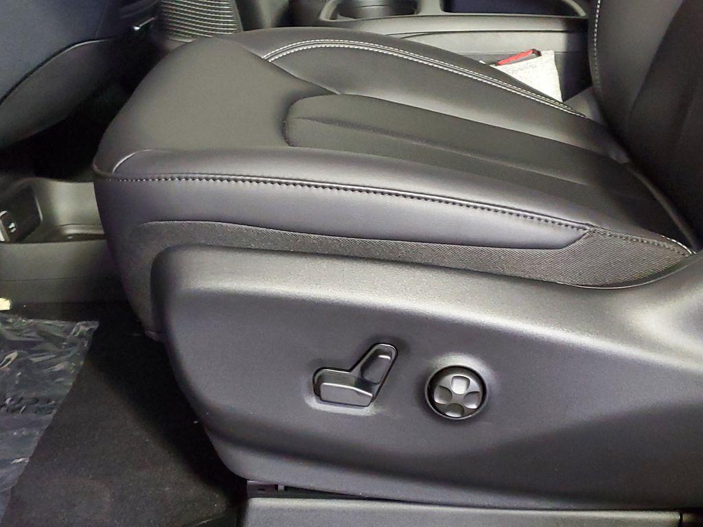 new 2025 Chrysler Pacifica car, priced at $41,416
