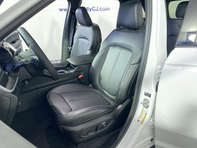 new 2025 Jeep Grand Cherokee car, priced at $48,742