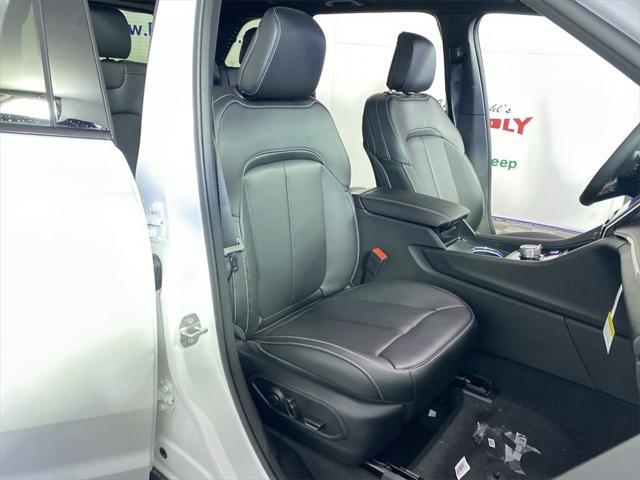 new 2025 Jeep Grand Cherokee car, priced at $48,742