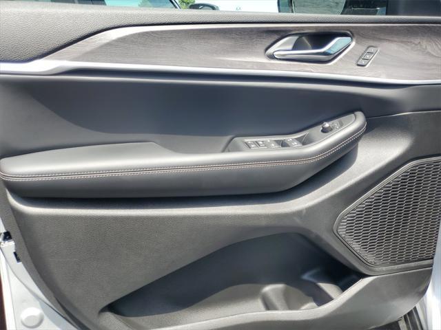 new 2025 Jeep Grand Cherokee car, priced at $48,251