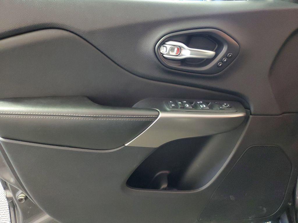 used 2019 Jeep Cherokee car, priced at $14,977