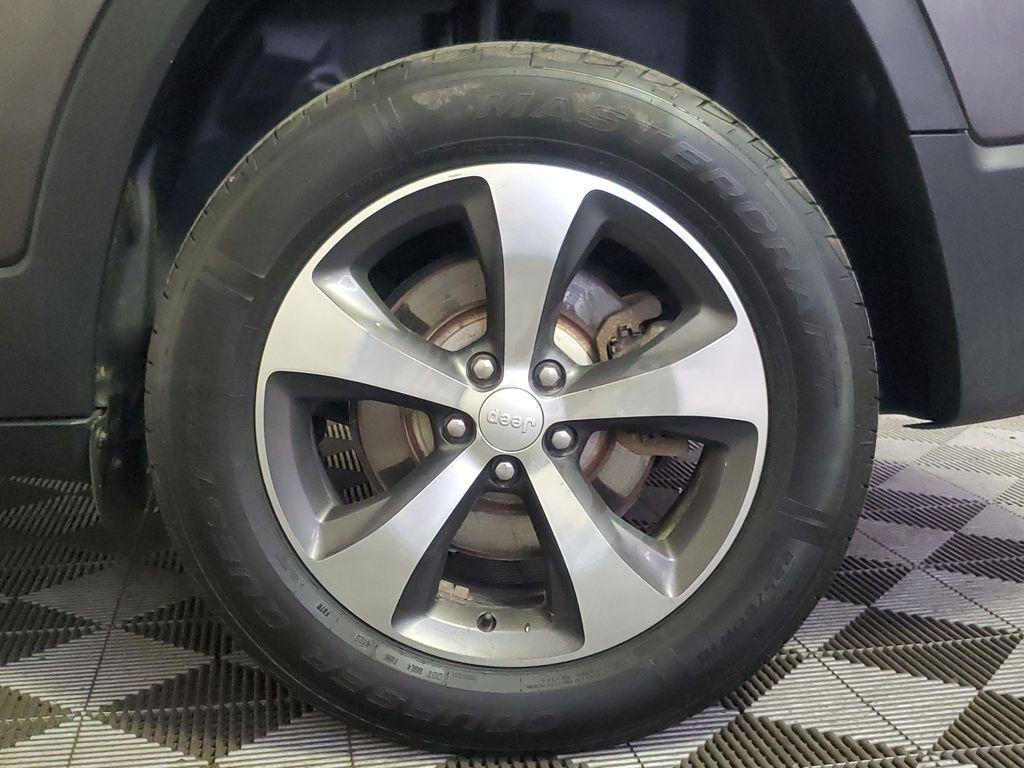 used 2019 Jeep Cherokee car, priced at $14,977