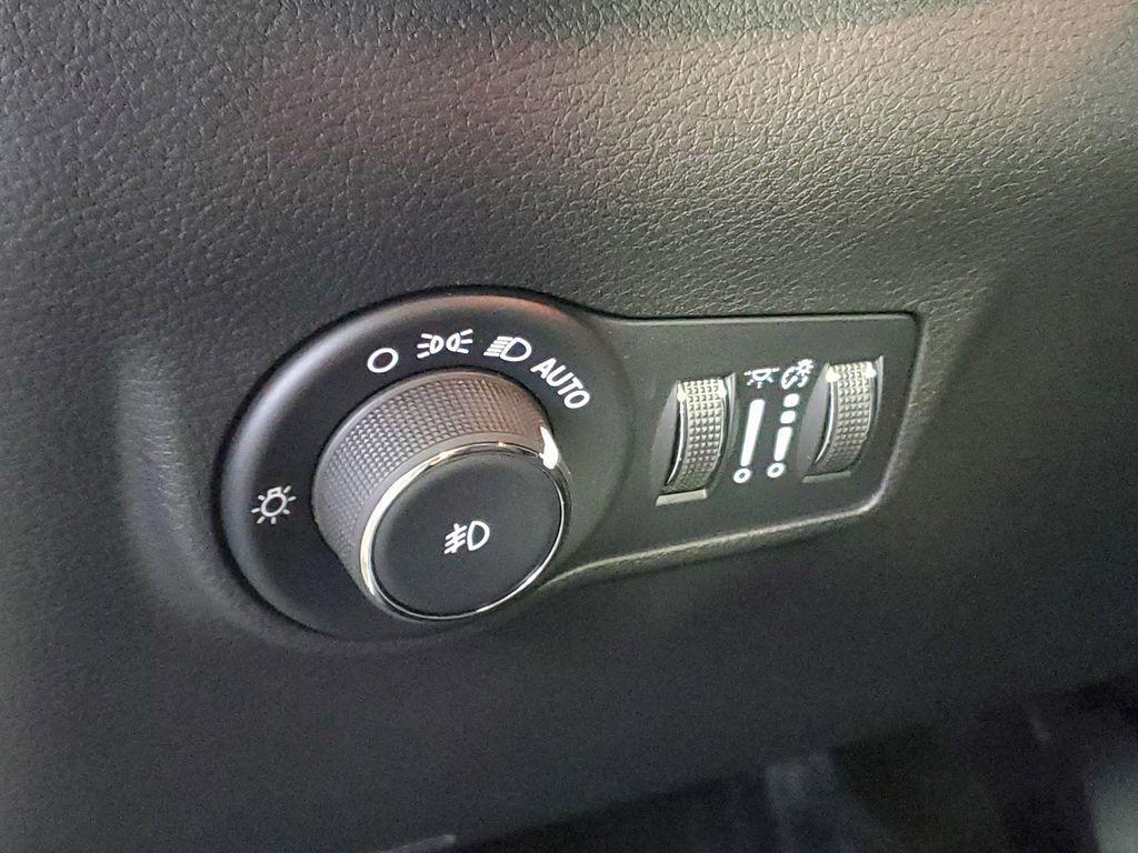 new 2025 Jeep Compass car, priced at $28,989