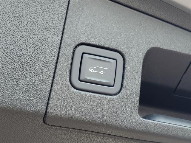 used 2024 Cadillac XT5 car, priced at $43,468