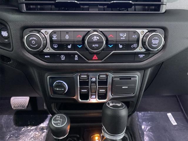new 2025 Jeep Wrangler car, priced at $47,662