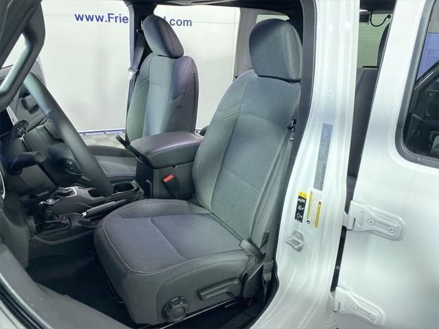 new 2025 Jeep Wrangler car, priced at $47,662