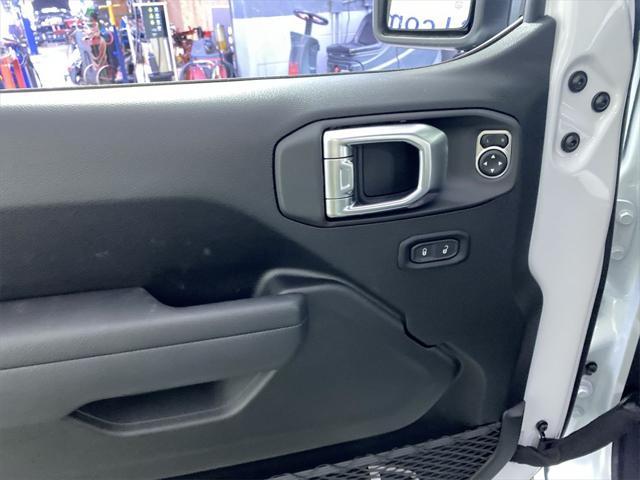 new 2025 Jeep Wrangler car, priced at $44,303