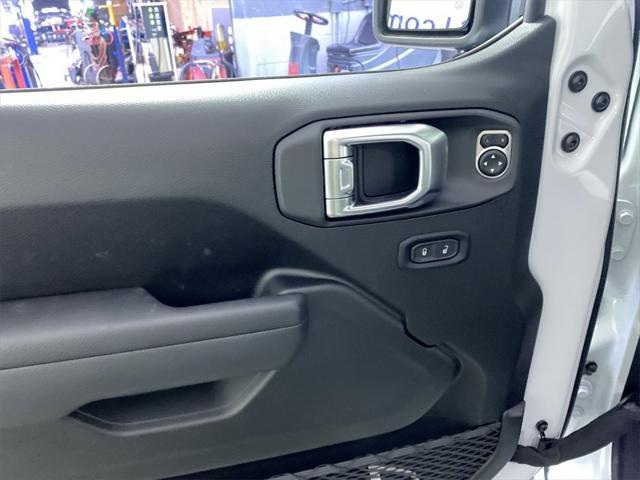new 2025 Jeep Wrangler car, priced at $47,662