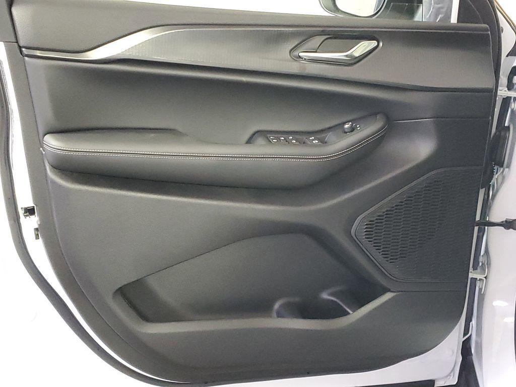 new 2025 Jeep Grand Cherokee car, priced at $33,034