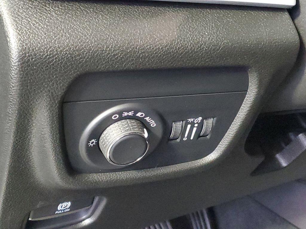 new 2025 Jeep Grand Cherokee car, priced at $33,034