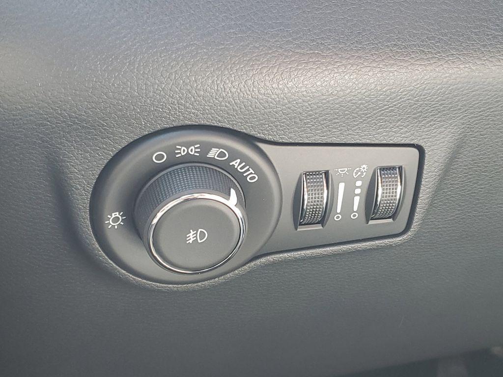 new 2025 Jeep Compass car, priced at $28,589