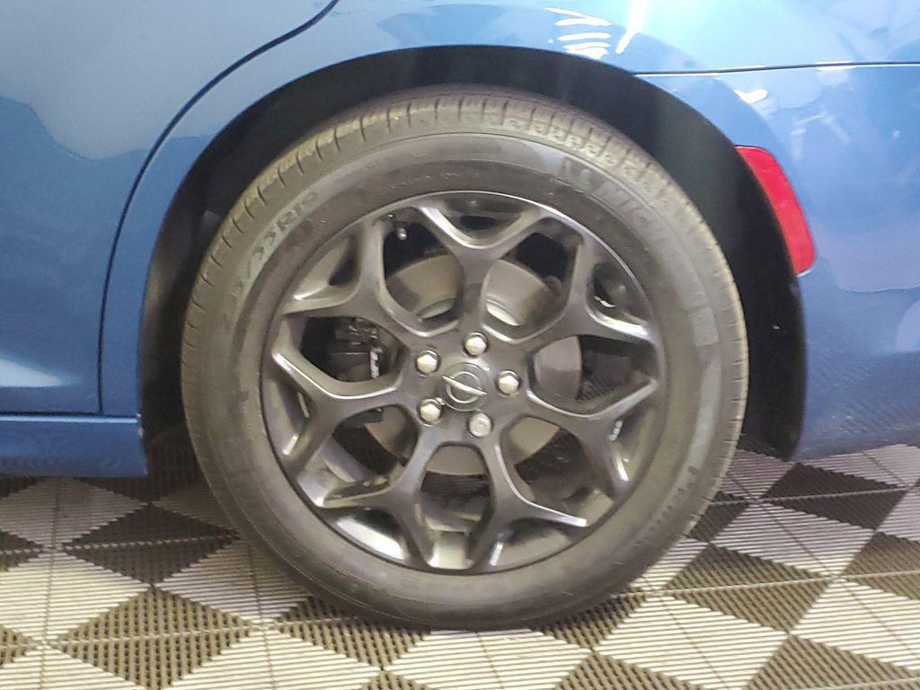 used 2022 Chrysler 300 car, priced at $27,222