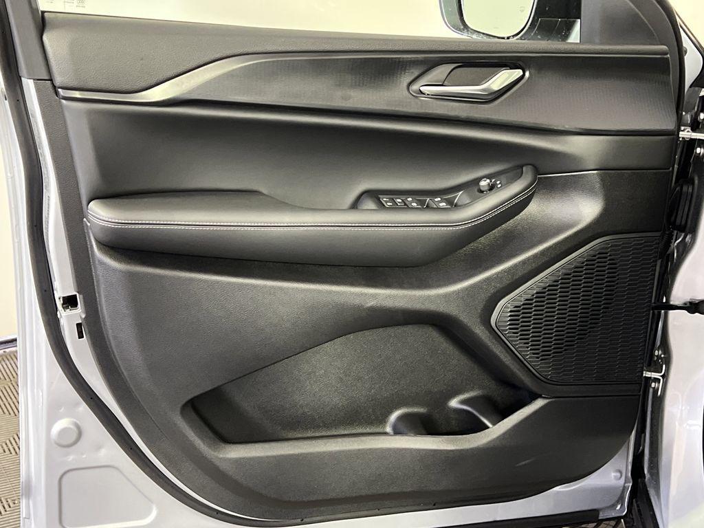 new 2025 Jeep Grand Cherokee L car, priced at $40,156