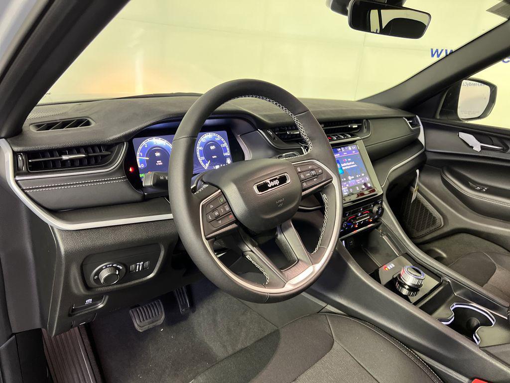 new 2025 Jeep Grand Cherokee L car, priced at $40,156