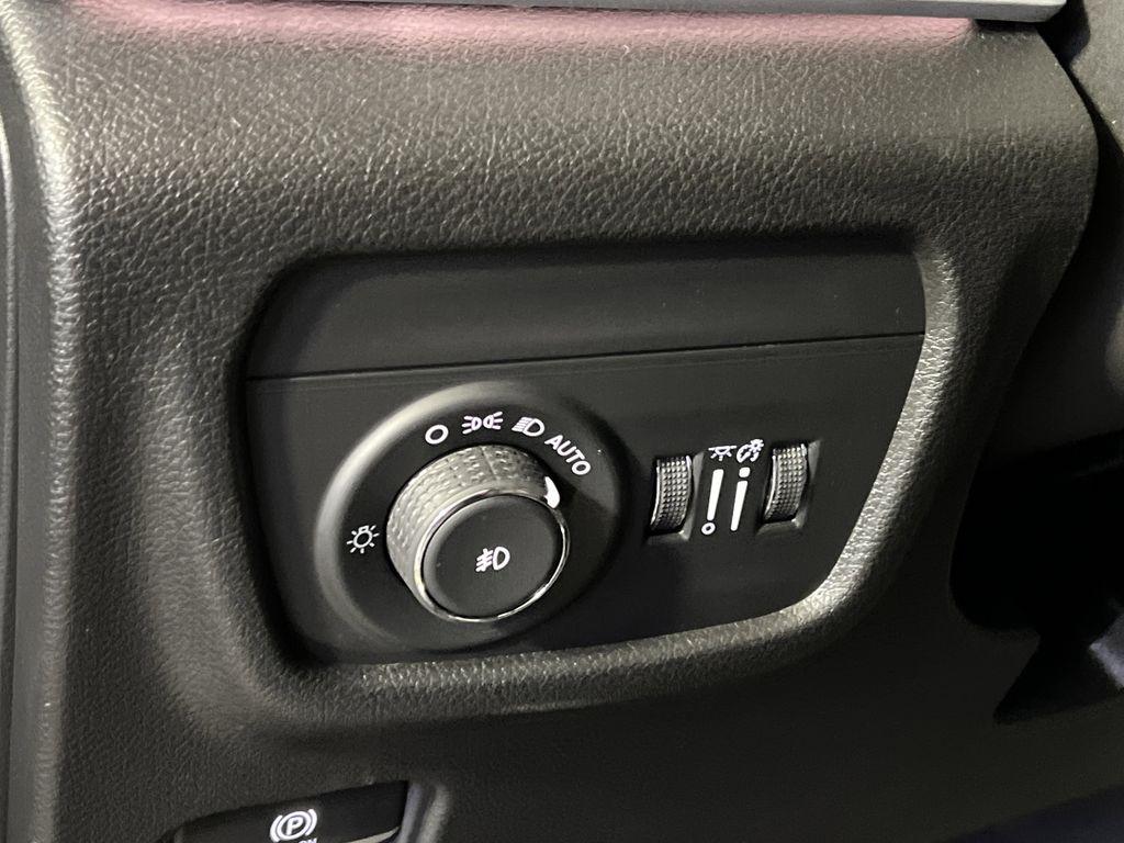 new 2025 Jeep Grand Cherokee car, priced at $40,974