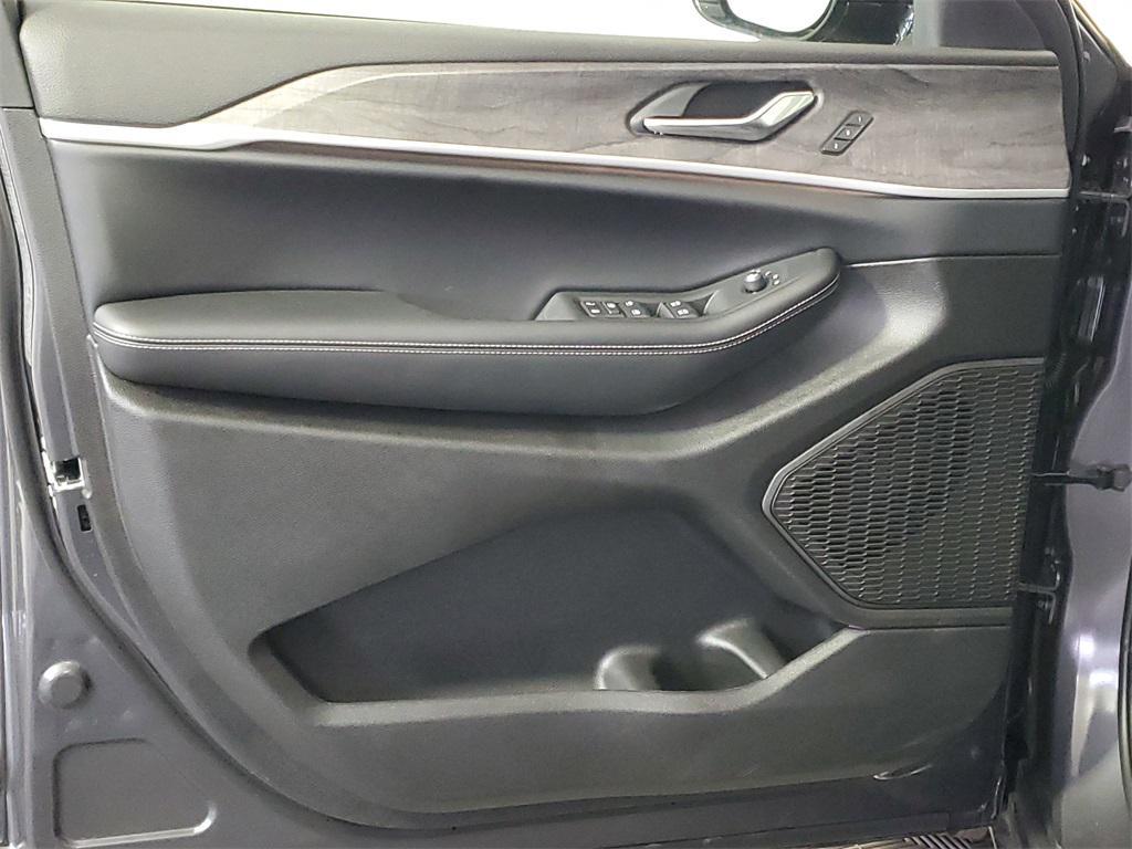 new 2025 Jeep Grand Cherokee car, priced at $43,685