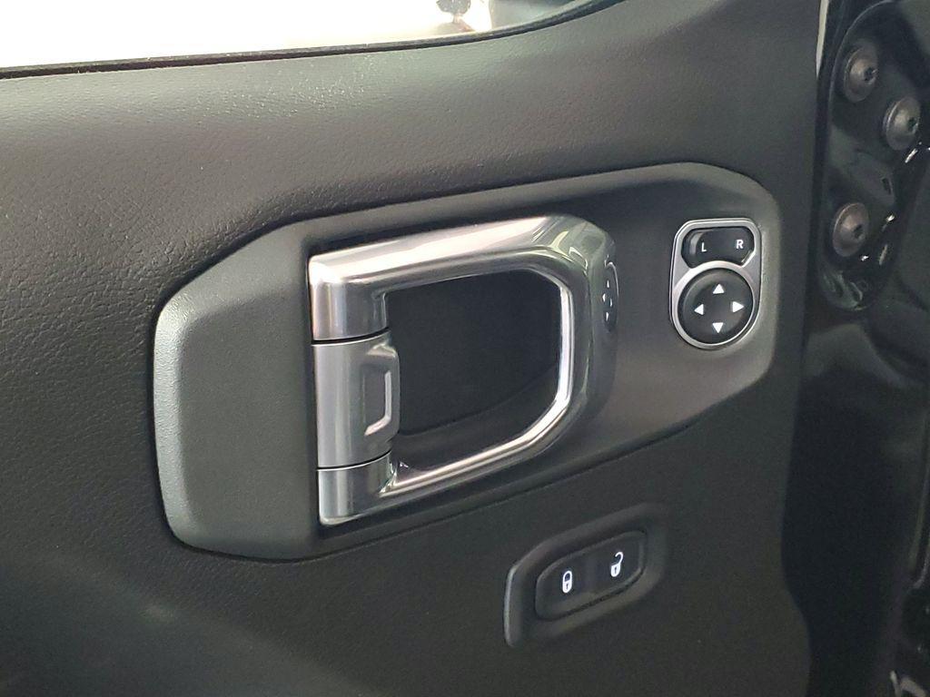 new 2025 Jeep Wrangler car, priced at $46,595