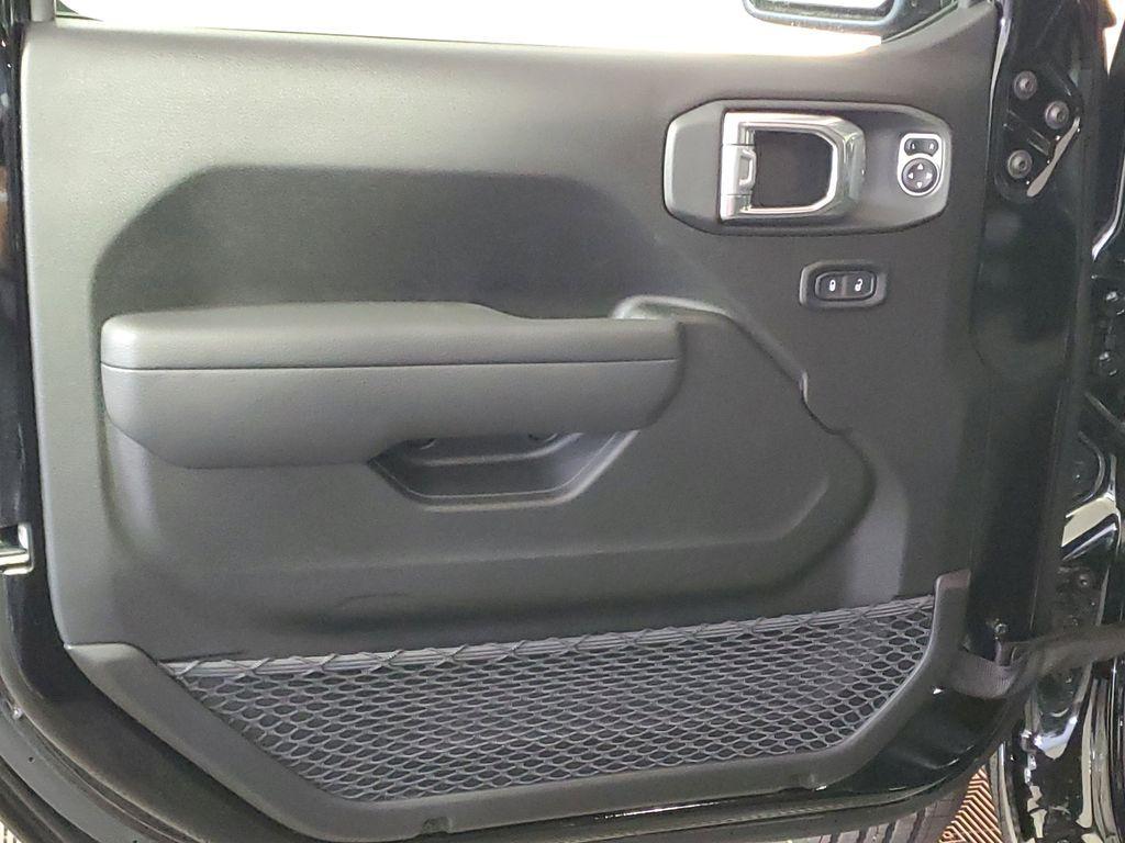 new 2025 Jeep Wrangler car, priced at $46,595