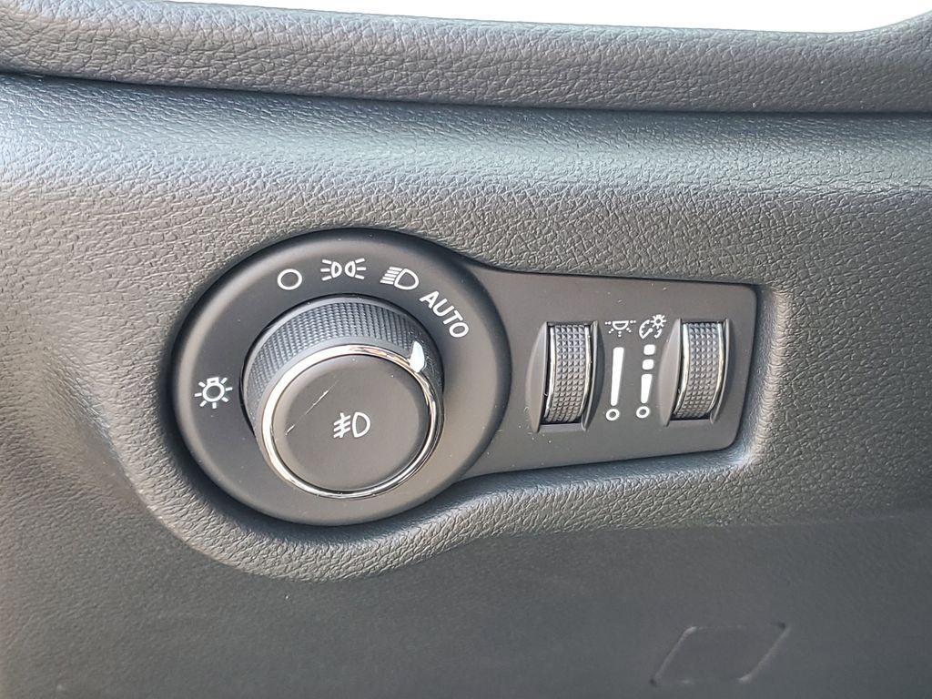 new 2025 Chrysler Pacifica car, priced at $40,993