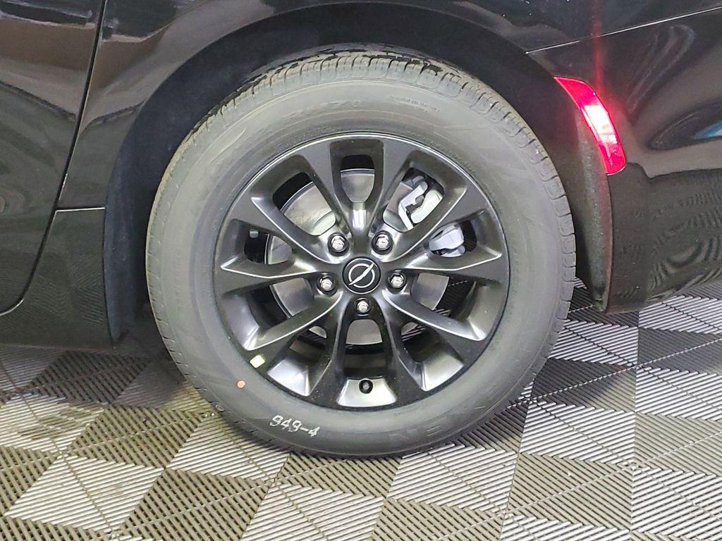 new 2025 Chrysler Pacifica car, priced at $40,993