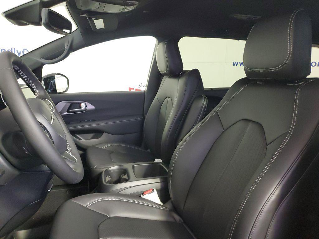 new 2025 Chrysler Pacifica car, priced at $40,993