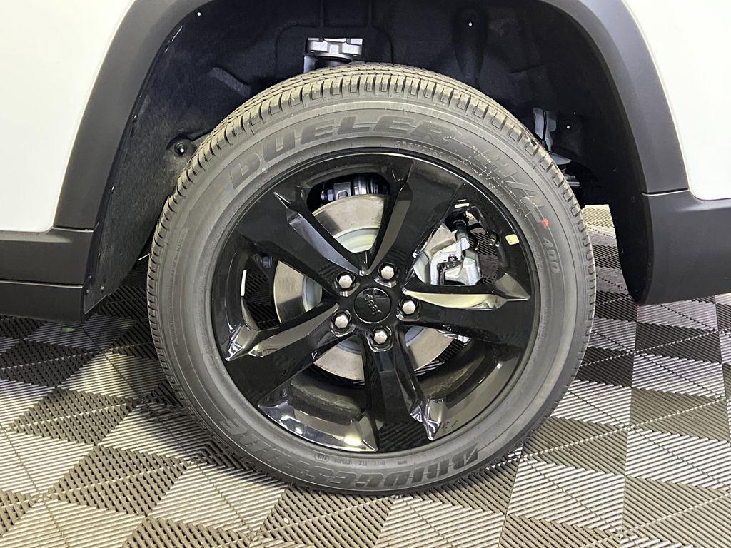 new 2025 Jeep Grand Cherokee L car, priced at $41,881