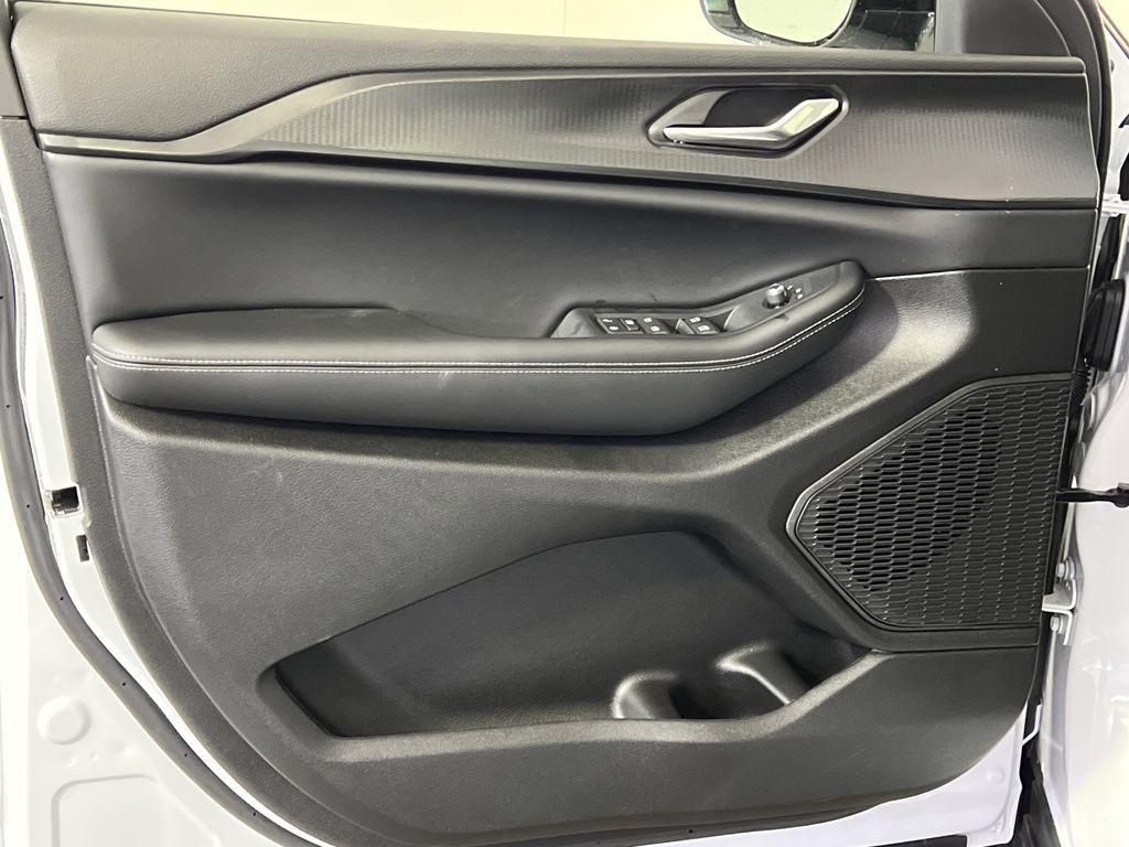 new 2025 Jeep Grand Cherokee L car, priced at $41,881