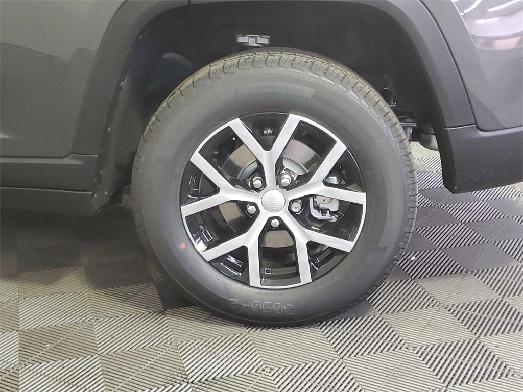 new 2025 Jeep Grand Cherokee car, priced at $42,605