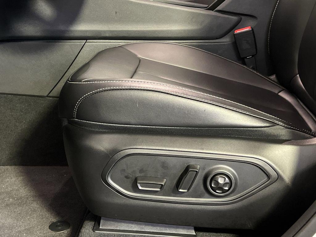 new 2025 Jeep Grand Cherokee car, priced at $37,355