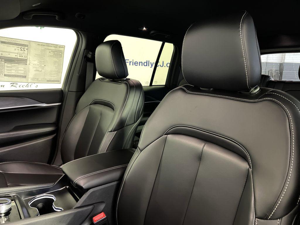 new 2025 Jeep Grand Cherokee car, priced at $37,355