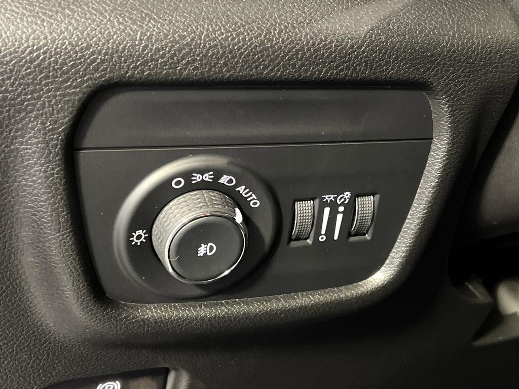 new 2025 Jeep Grand Cherokee car, priced at $37,355