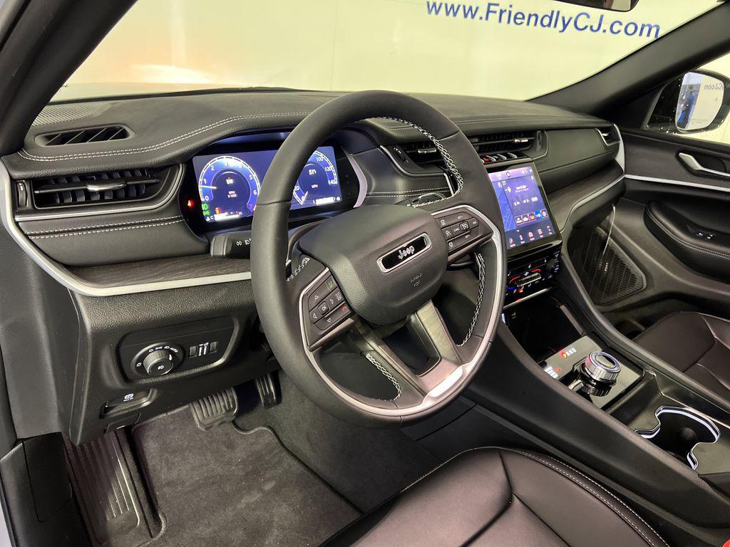 new 2025 Jeep Grand Cherokee car, priced at $37,355